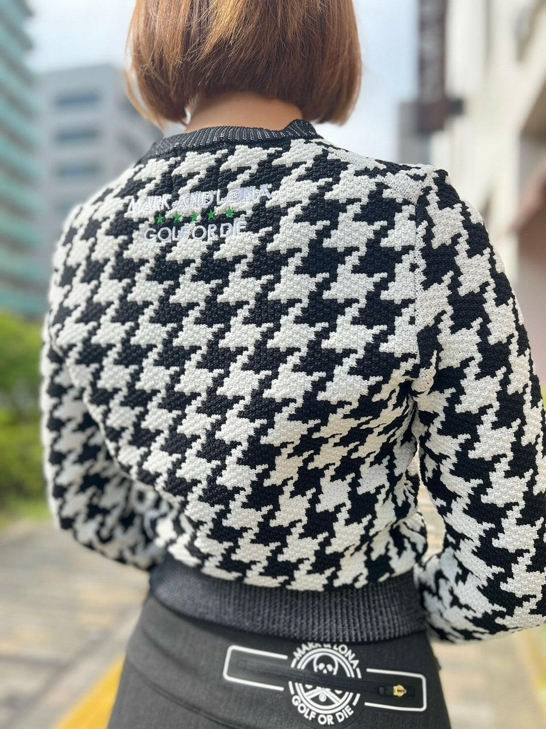 MARK&LONA WOMENS Ever Dogtooth Shorty Sweater